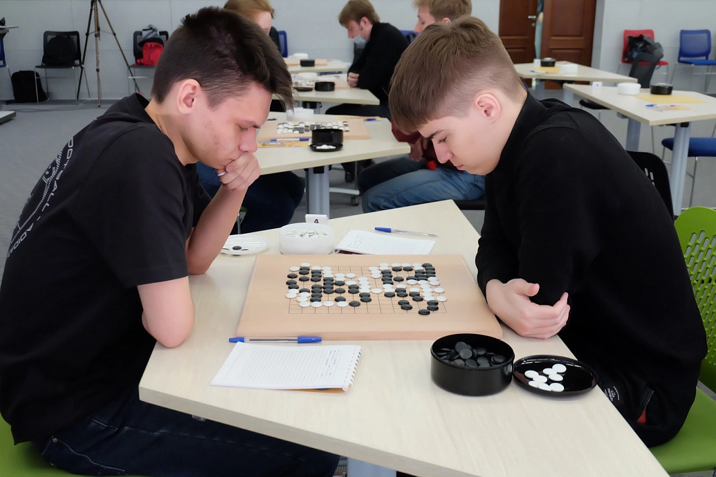 На площадке ТюмГУ горожане сразились в Го